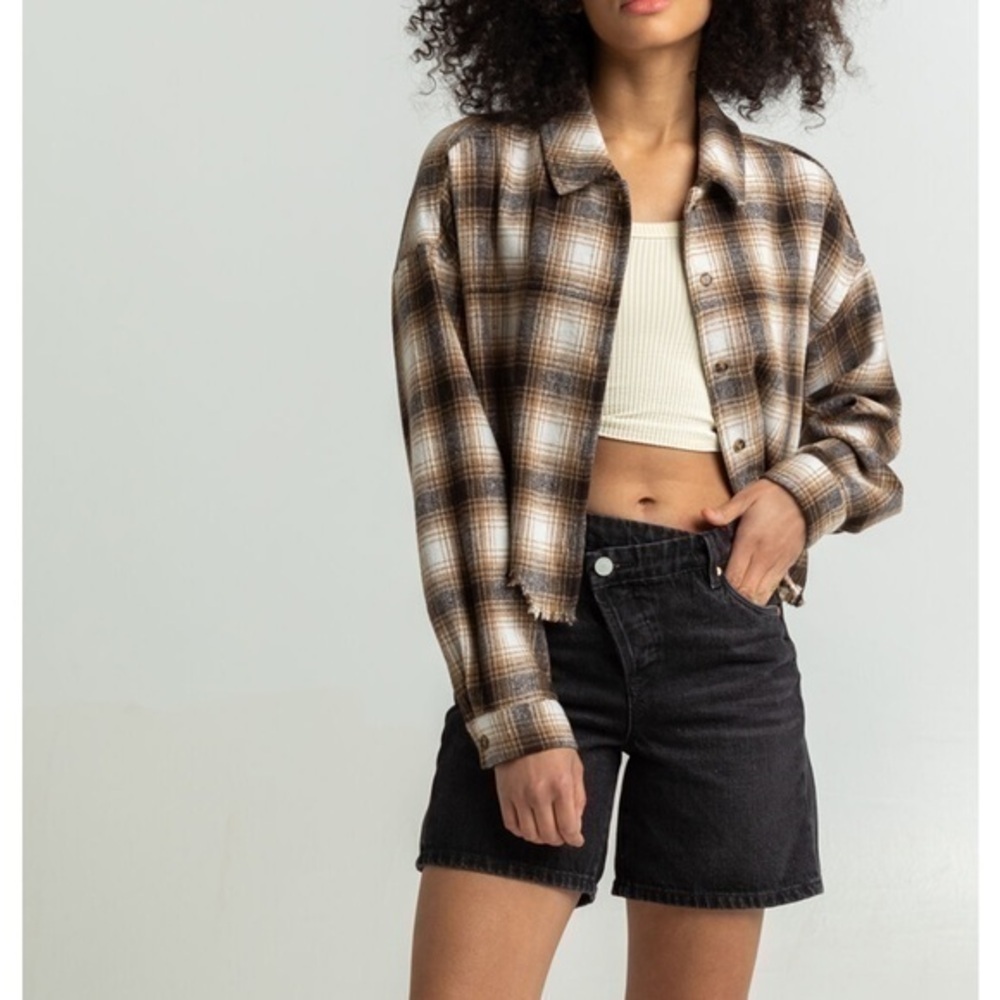 NWT BLANK NYC easy on women’s black denim shorts. Asymmetrical button fly.